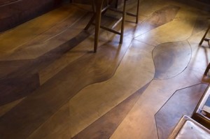 Using scrap walnut and apple wood from a local woodcutter, Esherick created a marvelously sinuous floor in the house’s kitchen. Photo by James Mario. 