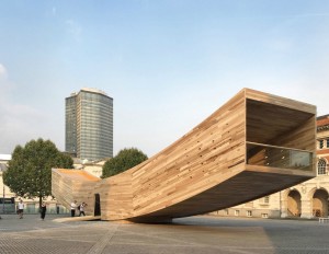 Visitors entered the curved structure at the point where it touched the ground; both ends provided open balconies with views of the neighboring Chelsea College of Arts. Photograph courtesy Alison Brooks Architects